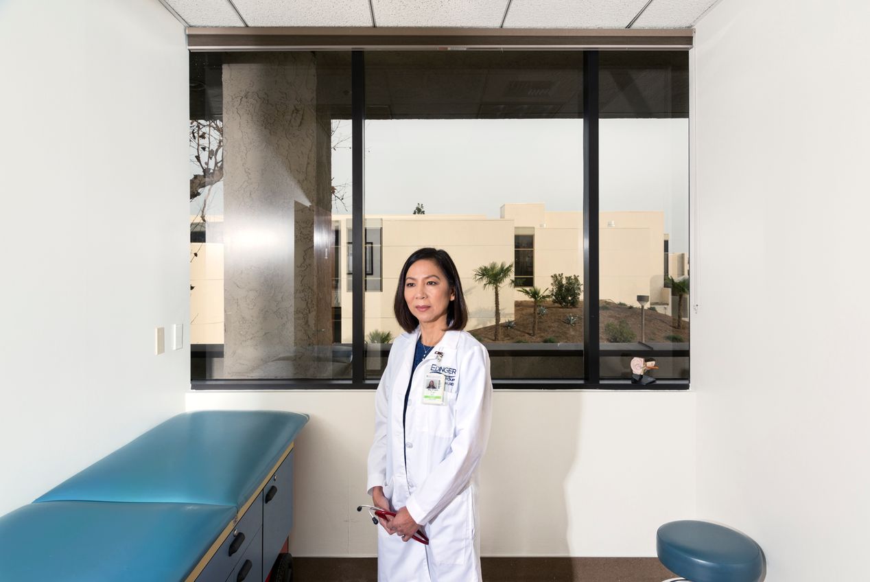  Environmental portrait of Dr. Tran, editorial photography, Ilona Szwarc, Los Angeles.